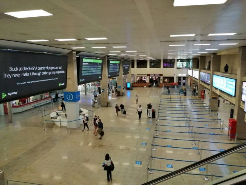 Check-in-Bereich am Flughafen Luqa (Foto: Jan Gruber).
