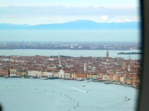 Anflug auf Venedig-Lido (Foto: Jan Gruber).