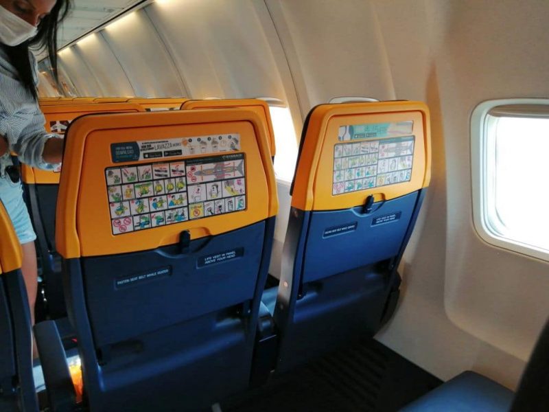 Kabine einer Boeing 737-800 von Ryanair (Foto: Jan Gruber).
