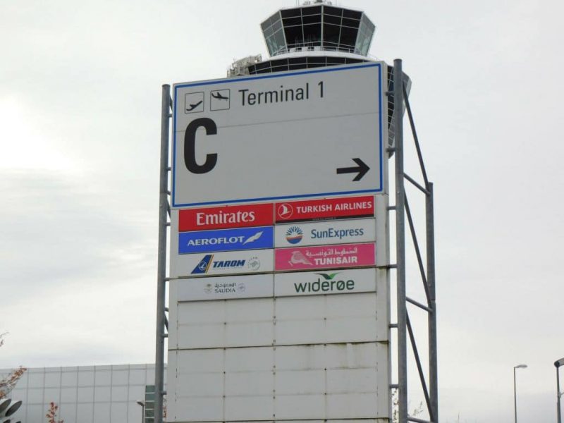 Wegweiser zum Terminal 1 am Flughafen München (Foto: Jan Gruber).