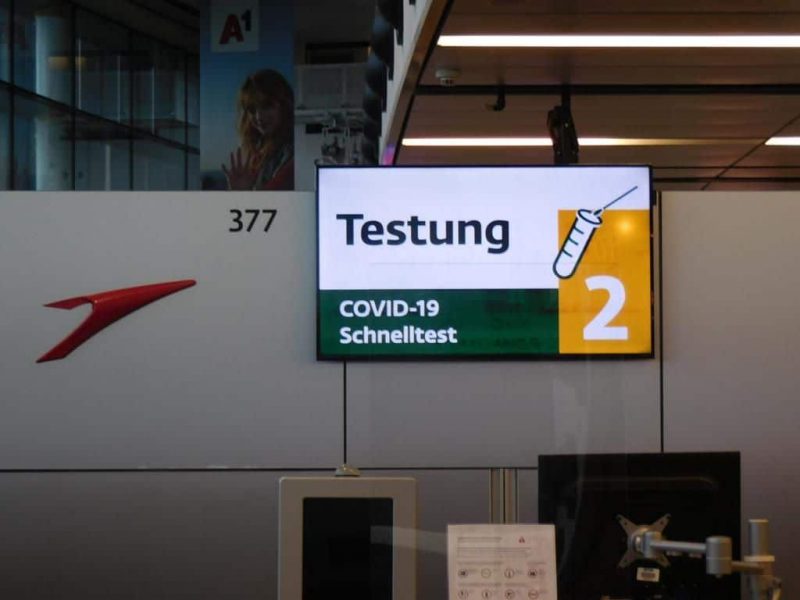 Schnelltests werden nun in einer Probephase am Flughafen Wien angeboten (Foto: Granit Pireci).