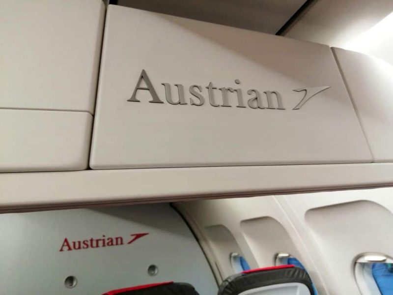 Business class separator on board an Airbus A319 from Austrian Airlines (Photo: Jan Gruber).