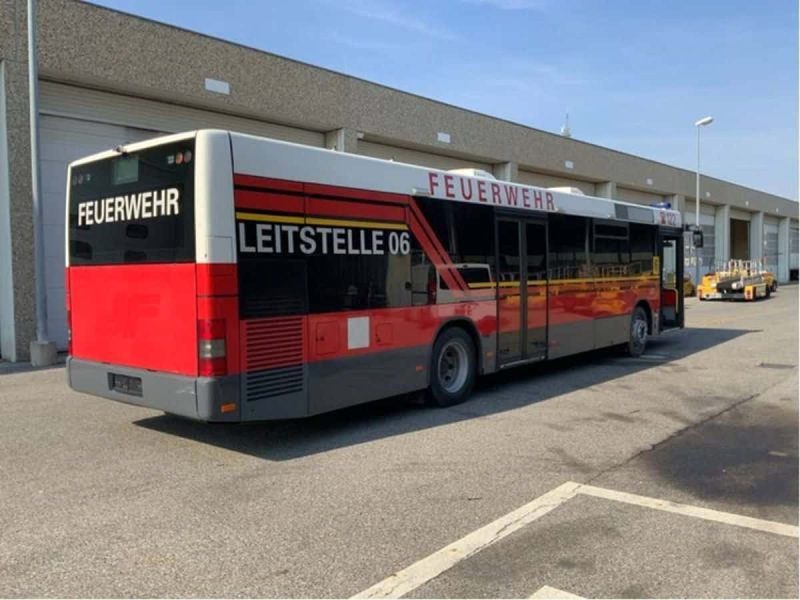 Unter anderem dieser Bus ist gegen Höchstgebot zu haben (Foto: Troostwijk Auctions).