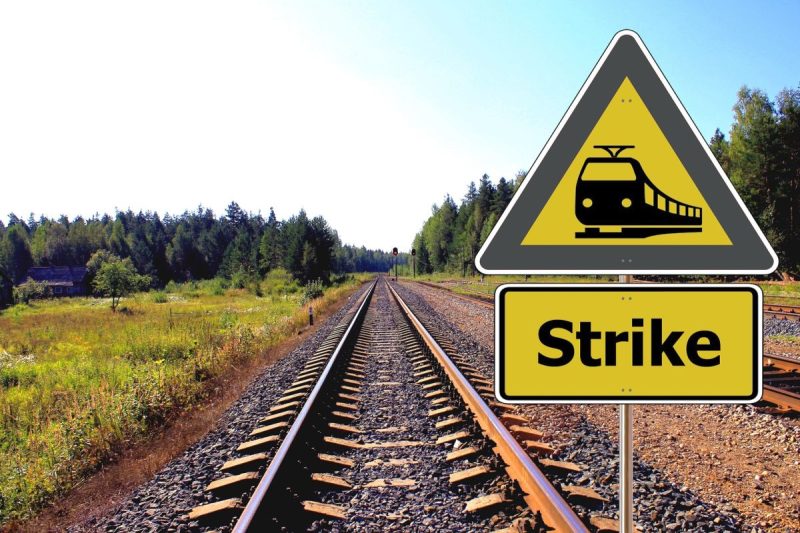 Strike (Photo: Gerd Altmann/Pixabay).