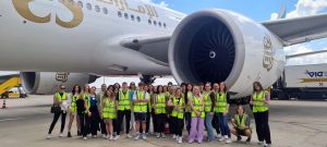 Emirates receives a visit from apprentices (Photo: Emirates).