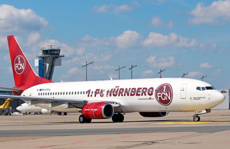 Corendon Airlines flies a Boeing 737 in the 1. FC Nürnberg design (Photo: Katharina Ostertag/Airport Nürnberg).