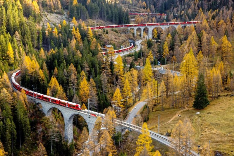 Longest passenger train in the world (Photo: swiss-image.ch/Philipp Schmidli).