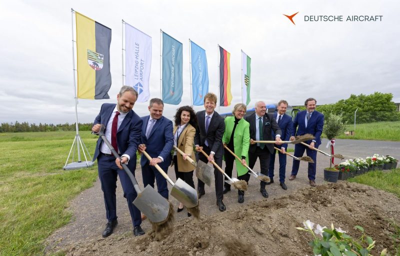 Groundbreaking for the new plant (Photo: Deutsche Aircraft).