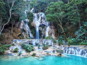 Kuang Si Wasserfall, Laos (Foto: Unsplash/Simone Fischer).