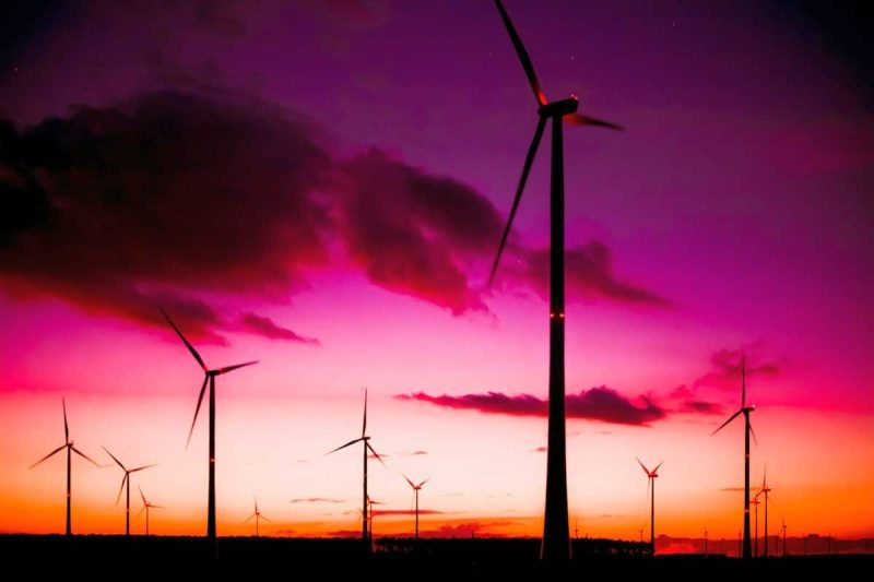 Wind turbines at night (Photo: Denny Müller/Unsplash).
