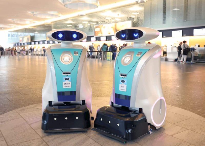 The two new robots (Photo: Flughafen Zürich AG).