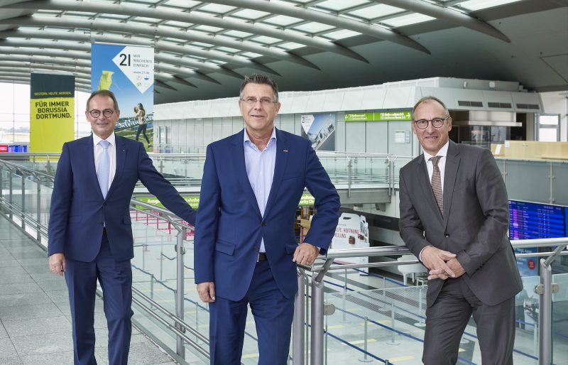 v. l. n. r.: Udo Mager, Guntram Pehlke, Ludger van Bebber (Foto: Flughafen Dortmund / Hans Jürgen Landes).