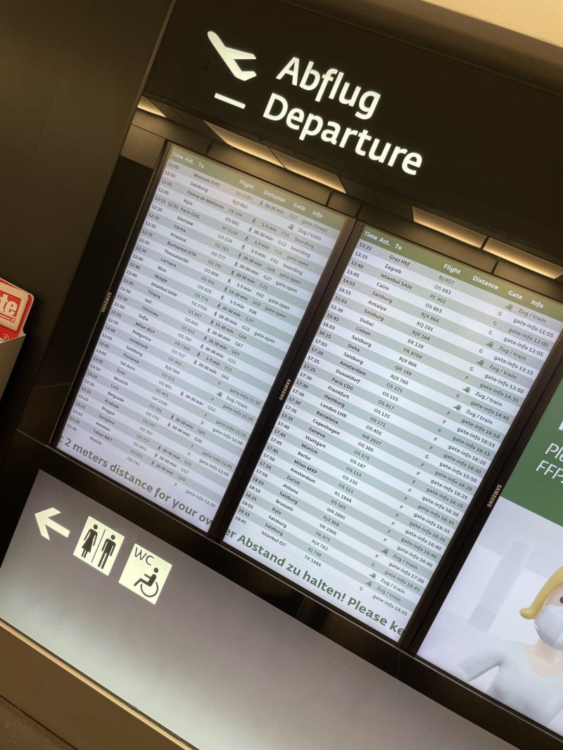 Display board at Vienna Airport (Photo: Christian Ambros).