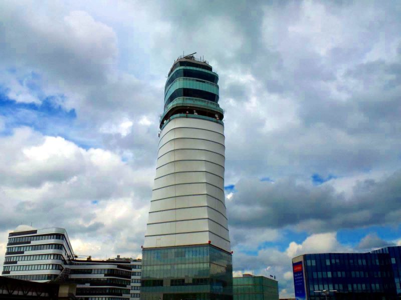 Tower am Flughafen Wien (Foto: Robert Spohr).