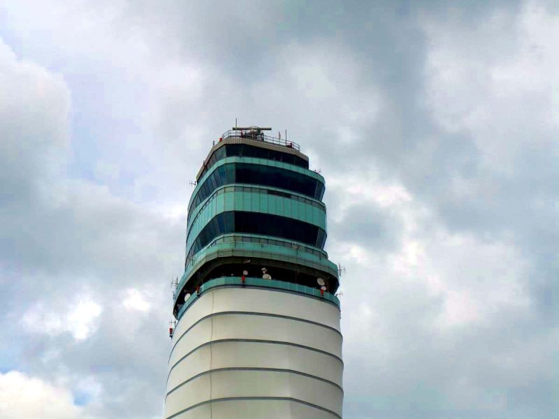 Tower am Flughafen Wien (Foto: Robert Spohr).