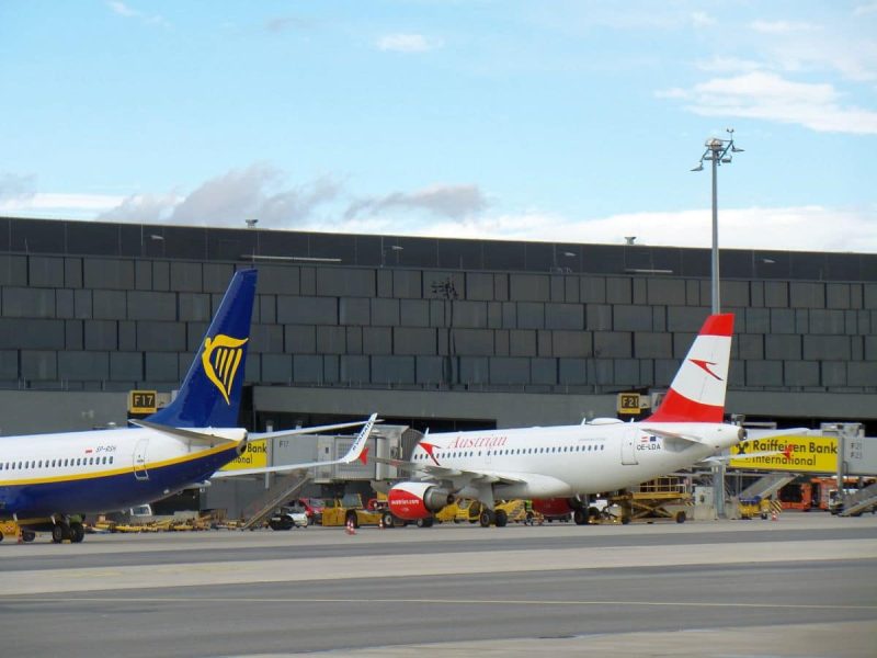 Ryanair and Austrian Airlines in Vienna (Photo: Robert Spohr).