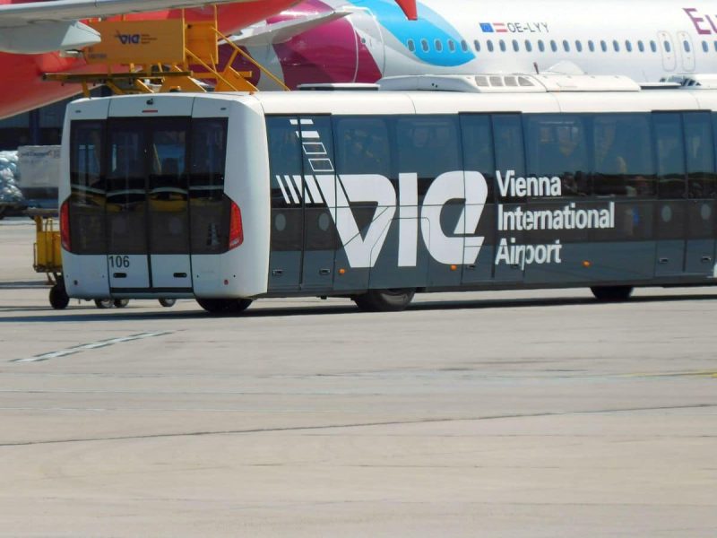 Vorfeldbus am Flughafen Wien (Foto: Jan Gruber).