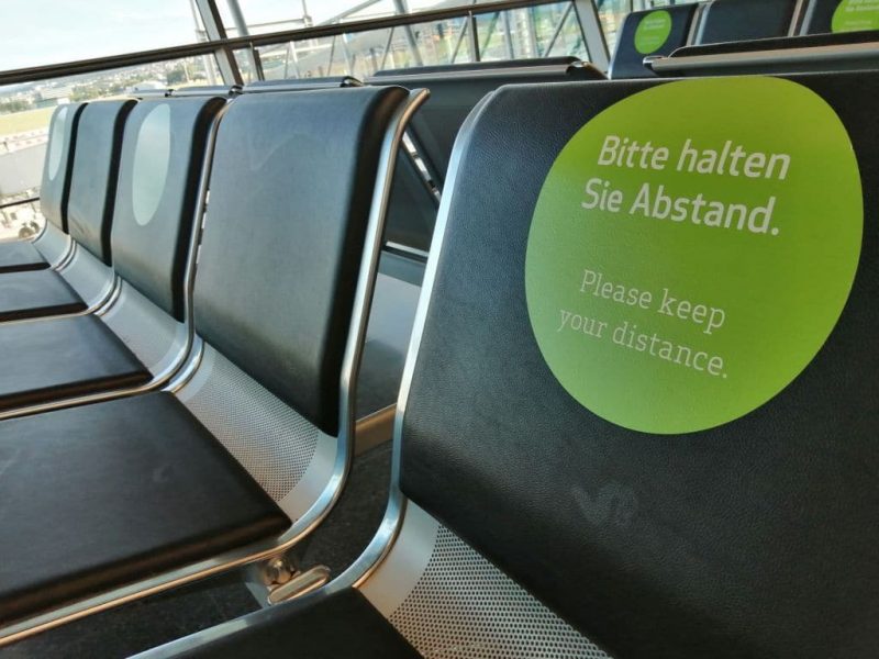 Distance information at Stuttgart Airport (Photo: Jan Gruber).
