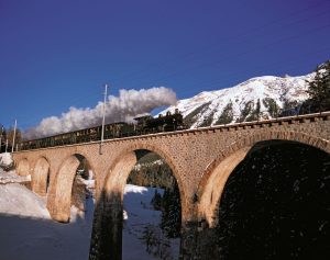 Steam train (Photo: Rhaetian Railway, Rolf Canal).