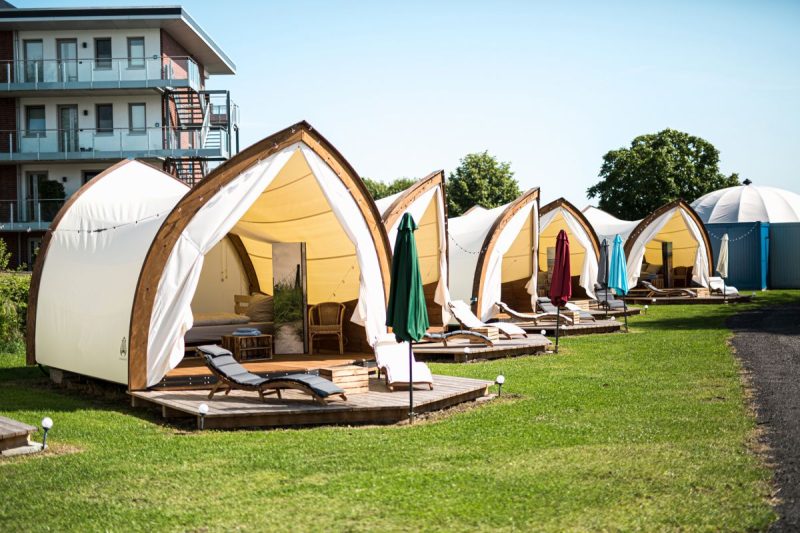 Glamping Lounge as an overnight (dream) room (Photo: Strohboid GmbH).