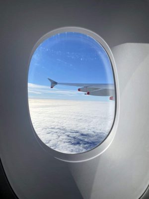 Der Blick inflight aus den großen Fenstern des A380 (Foto: Steffen Lorenz).