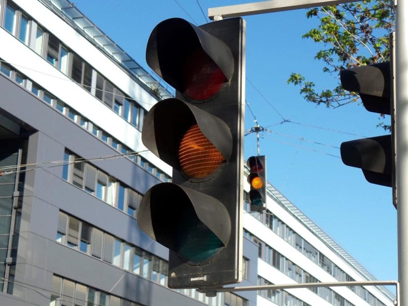 Yellow light signal from a traffic light (Photo: Jan Gruber).