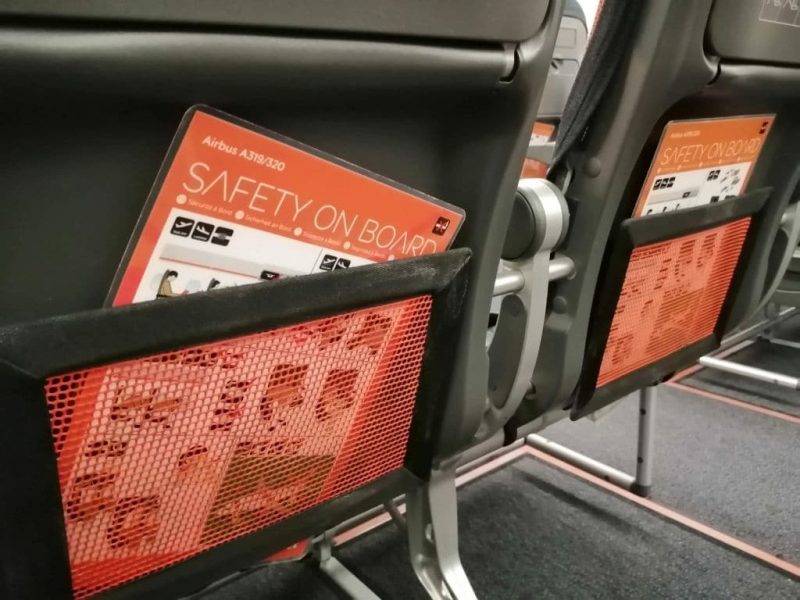 Security card on board an Easyjet A320neo (Photo: Robert Spohr).