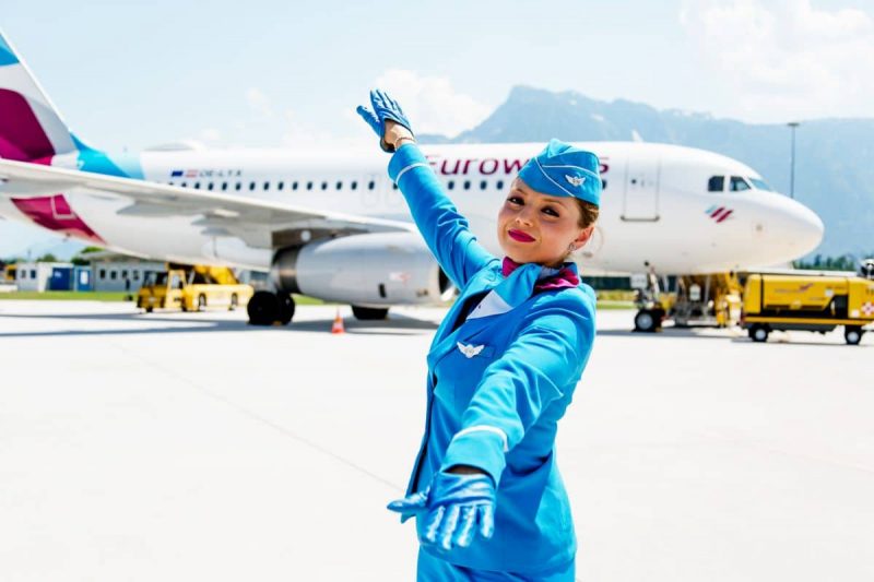Eurowings flight attendant (Photo: Salzburg Airport Presse).