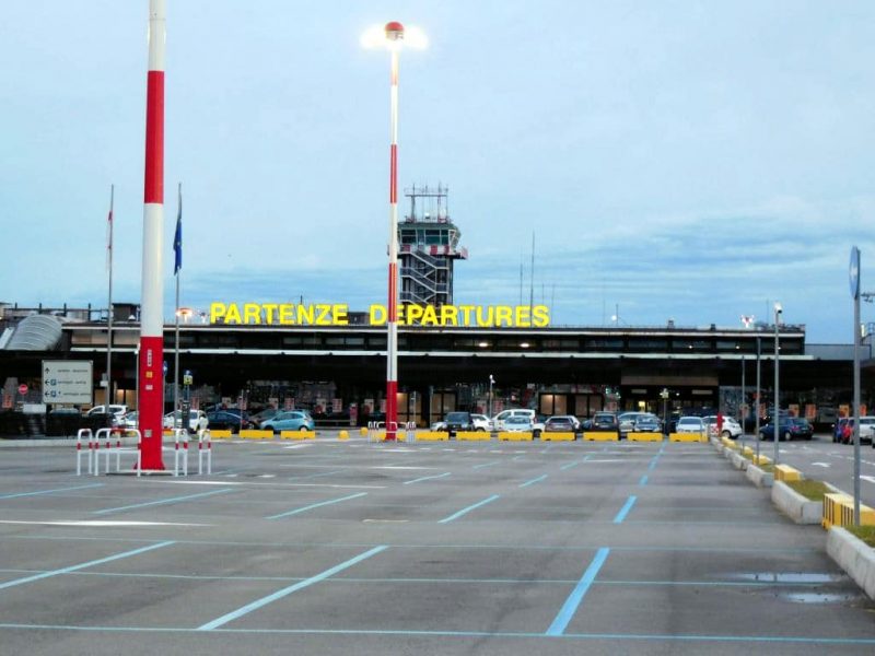 Terminal 2 des Flughafens Mailand-Malpensa (Foto: Jan Gruber).