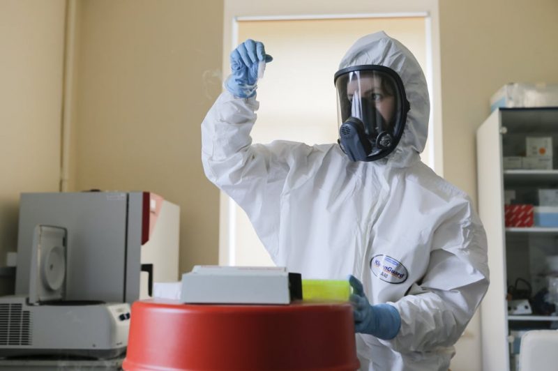 Researchers in protective clothing (Photo: Russian Direct Investment Fund).