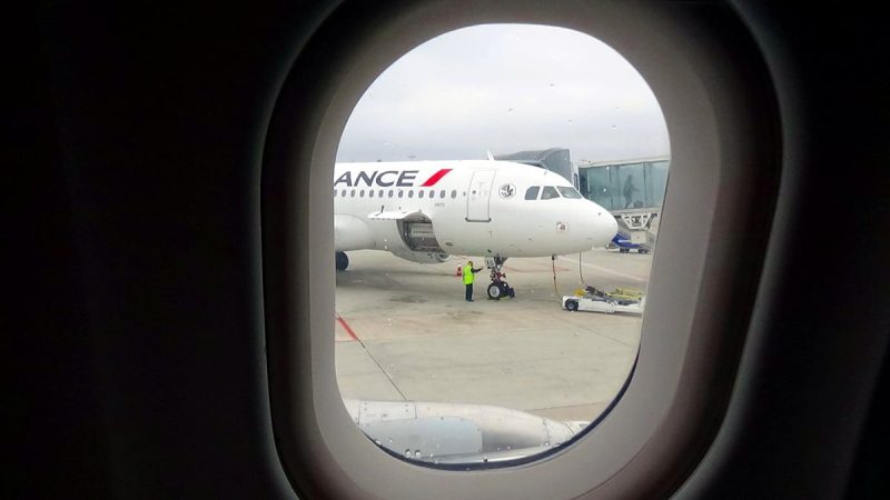 Blick aus dem Fenster eines Airbus A319 (Foto: Jan Gruber).