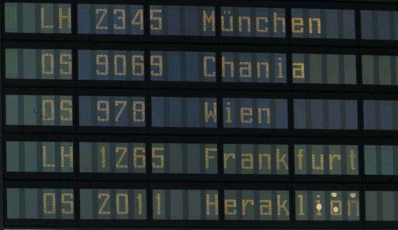 Anzeigetafel am Flughafen Graz (Foto: René Steuer).