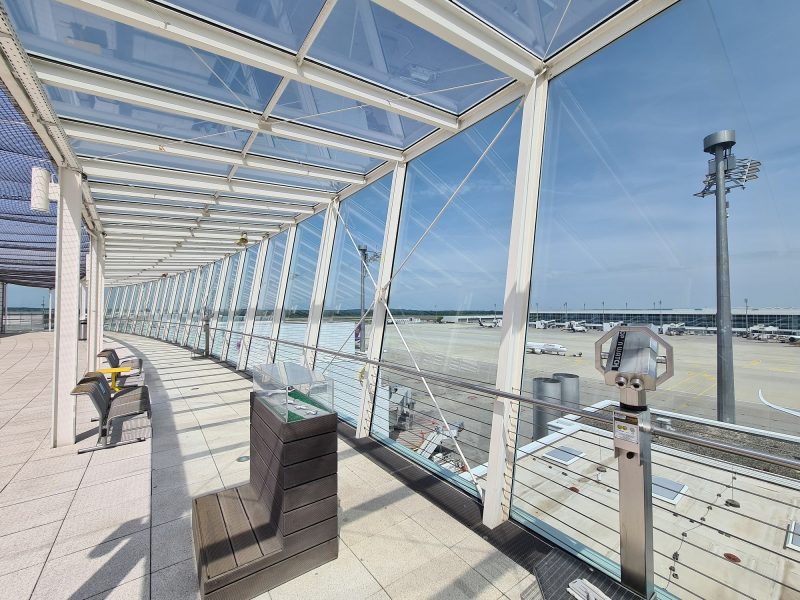 Viewing terrace in Terminal 2 (Photo: Flughafen München GmbH).