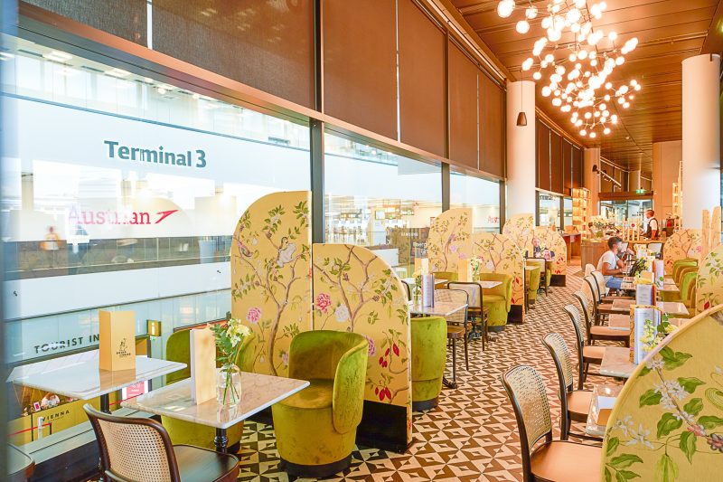 Das neue Bieder & Maier Café ist direkt im Eingangsbereich der Abflughalle des Terminal 3 gelegen (Flughafen Wien AG).