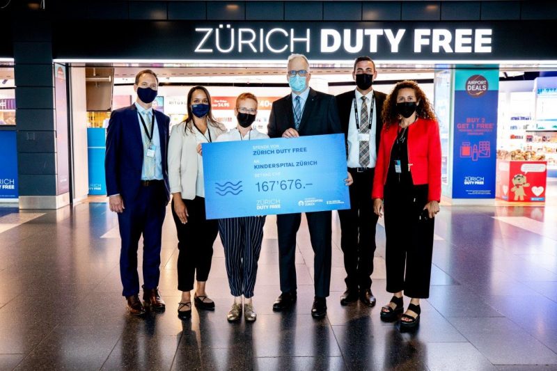 Check handover (Photo: Zurich Airport).