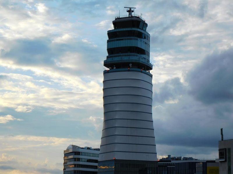Tower am Flughafen Wien (Foto: Jan Gruber).