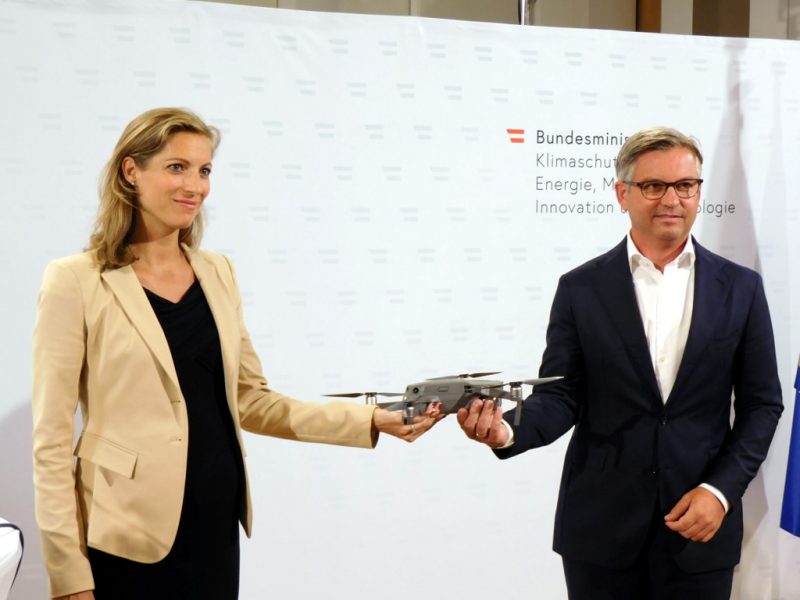 Austro-Control-Geschäftsführerin Valerie Hackl und Staatssekretär Magnus Brunner (Foto: Jan Gruber).