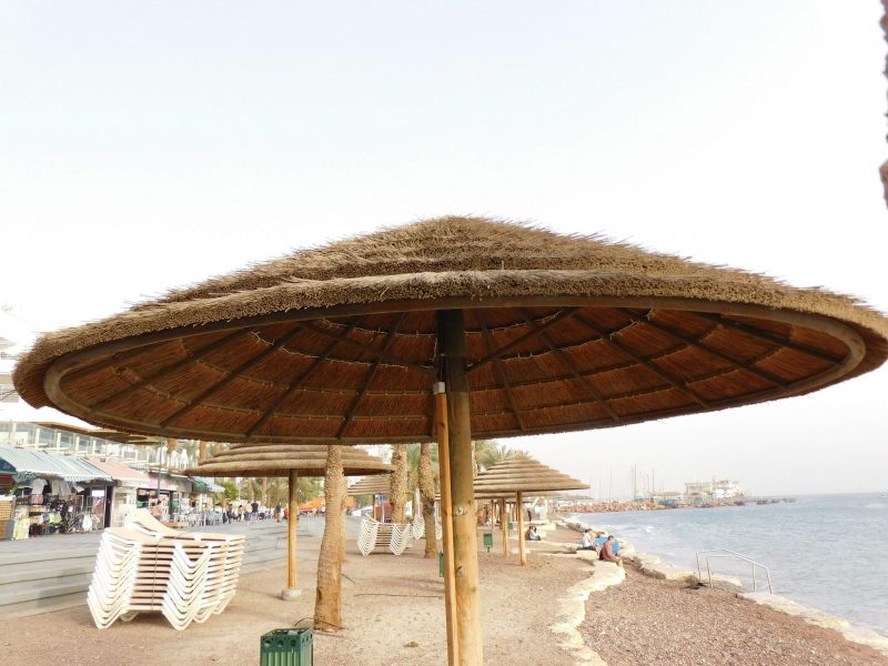 Parasol on the Eilat waterfront (Photo: René Steuer).