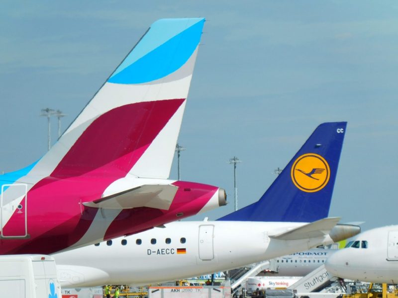 Tail fins from Eurowings and Lufthansa (Photo: Jan Gruber).