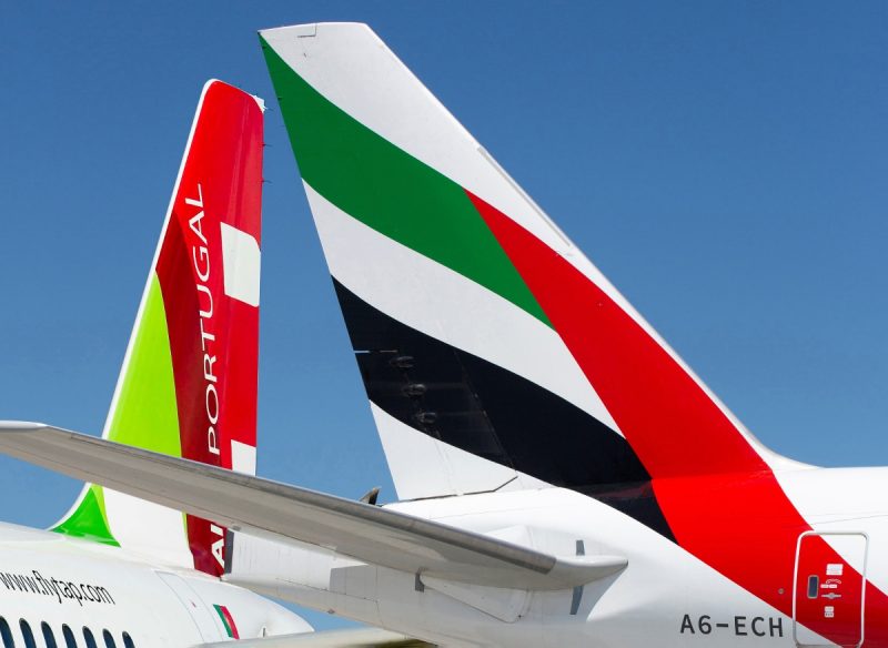 Heckflossen von TAP und Emirates (Foto: Emirates).