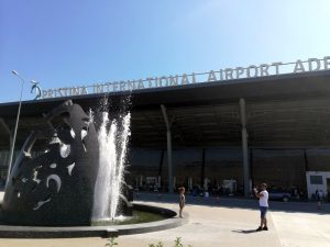 Flughafen Pristina (Foto: Margarete Bottig).