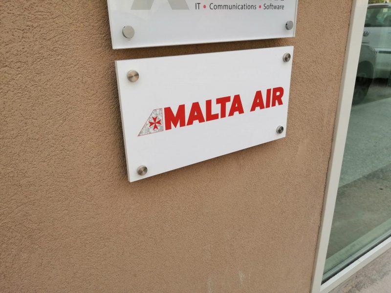 Firmenschild von Malta Air am Firmengebäude in Birkirkara (Foto: Jan Gruber).