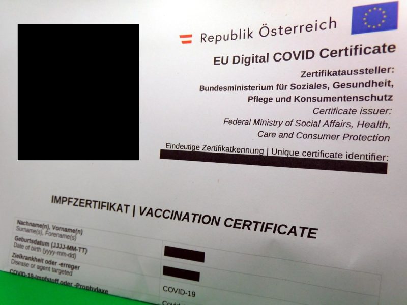 EU-Impfzertifikat aus Österreich (Foto: Robert Spohr).