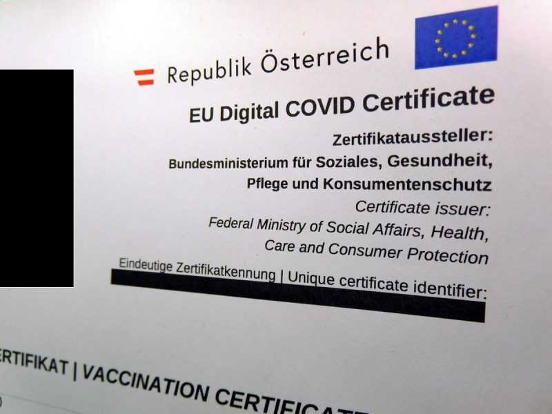 EU vaccination certificate from Austria (Photo: Robert Spohr).