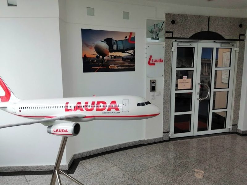 Entrance to the Lauda headquarters in Schwechat (Photo: Jan Gruber).