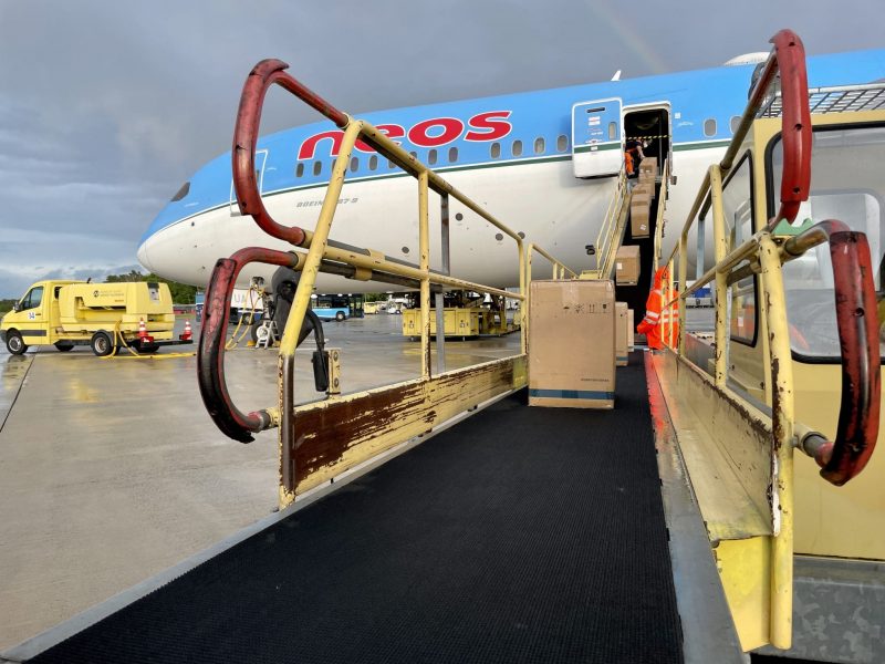 When unloading the quick tests (Photo: Airport Nürnberg / Christian Albrecht).