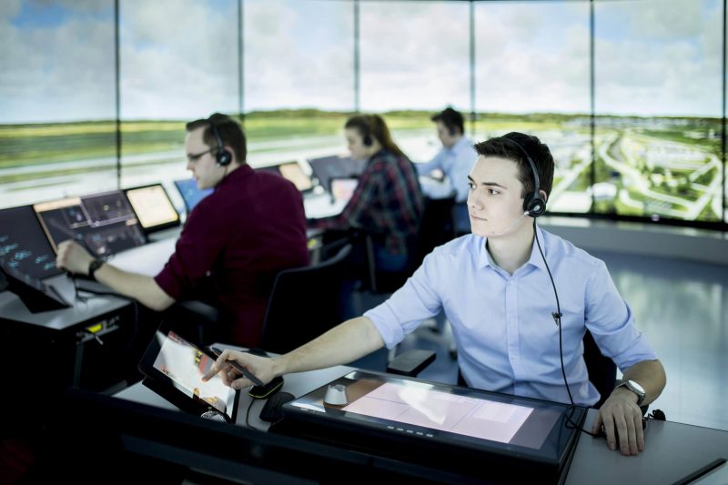 Austro Control trainees in the tower simulator (Photo: Lukas Lorenz).