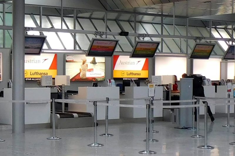 Check-in counter at Linz Airport (Photo: René Steuer).