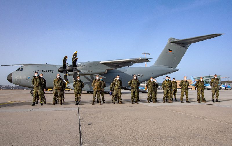 The Bundeswehr team before take-off (Photo: Stuttgart Airport).