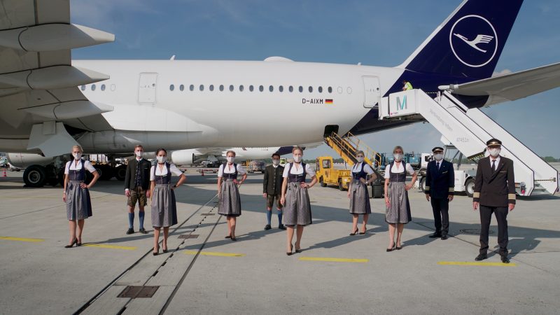 Traditional costumes at Lufthansa (Photo: Lufthansa).